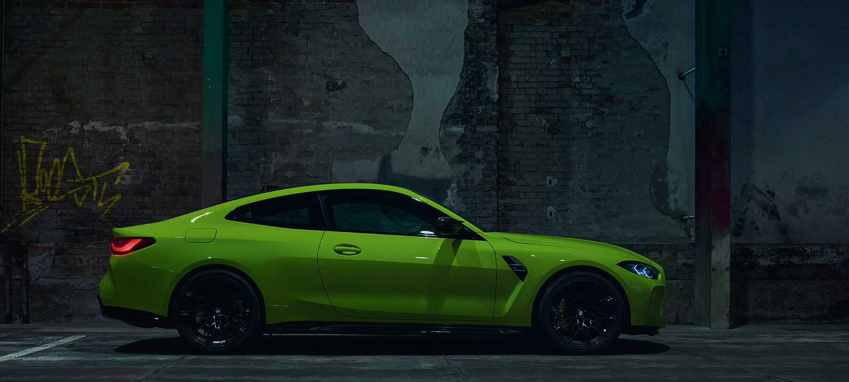 BMW M4 Competition Coupé G82 2020 Sao Paulo Yellow side view standing